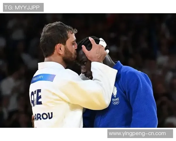 维尼修斯一个细节登顶热搜榜引全网刷屏瞬间感动无数球迷 维尼修斯一个细节登顶热搜榜引全网刷屏瞬间感动无数球迷